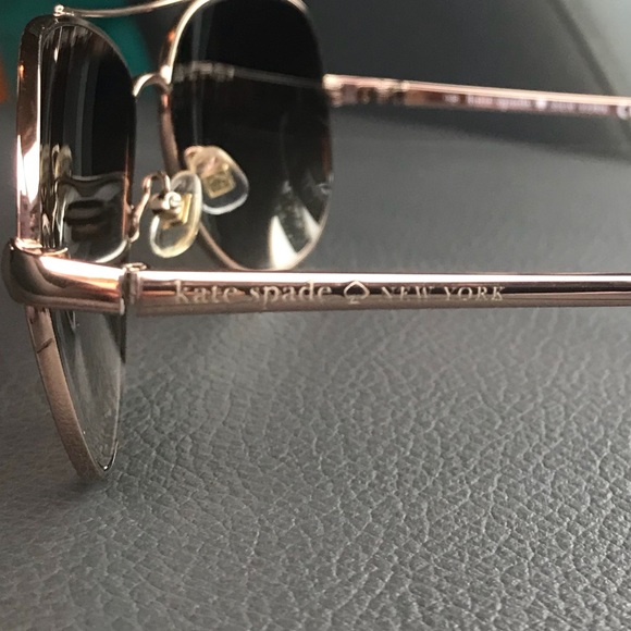 Kate Spade ♠️ sunglasses with case - Picture 2 of 5